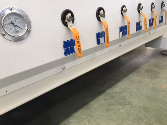 Holzbearbeitungsmaschinen Massivholz MDF Automatisches Werkzeugklingen-Lagerwechselsystem ATC-Schneidbohrbearbeitungszentrum Maschine CNC-Fräse